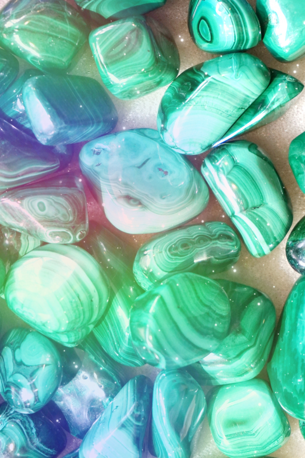 Malachite is the stone of transformation, healing trauma, midwifery, absorbing negativity, protection, empowering, pain relief, manifesting and wisdom.
